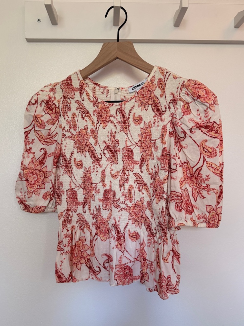 Express Women's Red Floral Puff-Sleeve Peplum Top